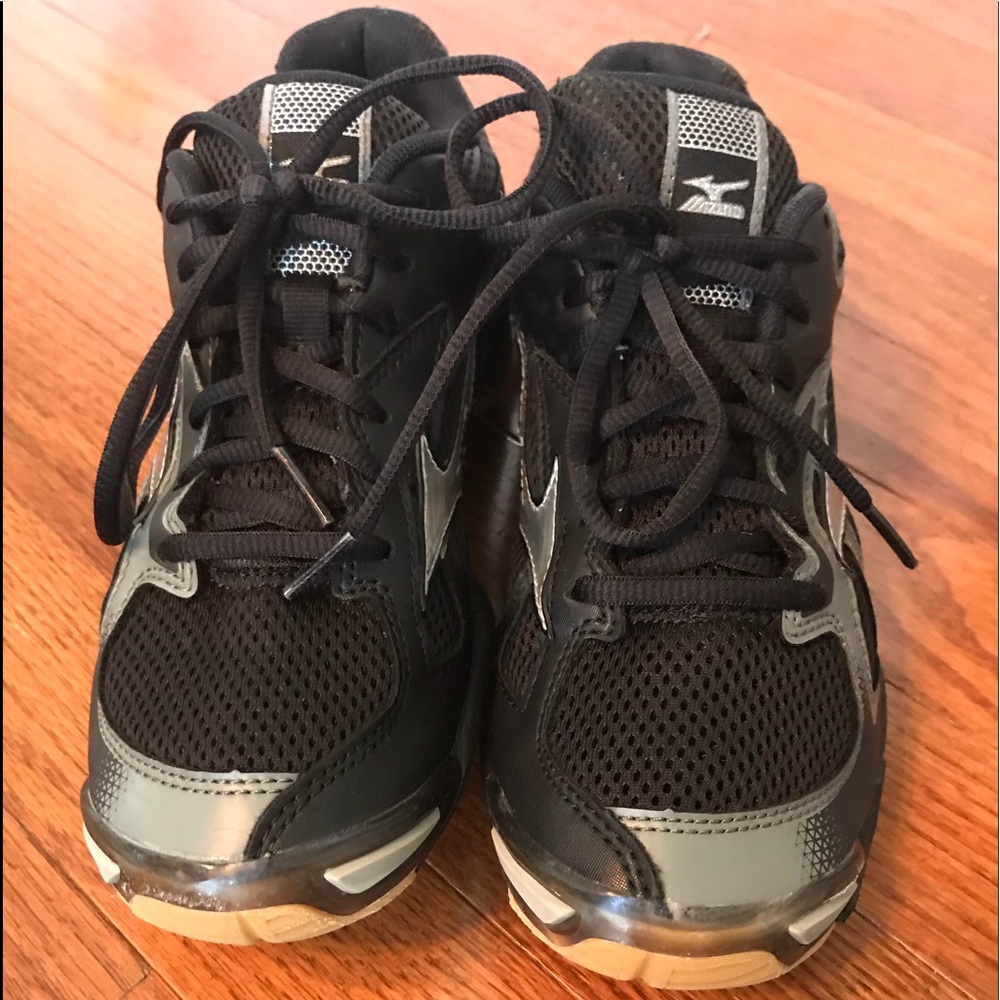 Mizuno Women’s Wave Bolt Volleyball Shoes
